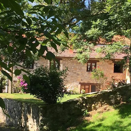 Casa Vacacional Valles Pasiegos Casa de Férias Sandonana