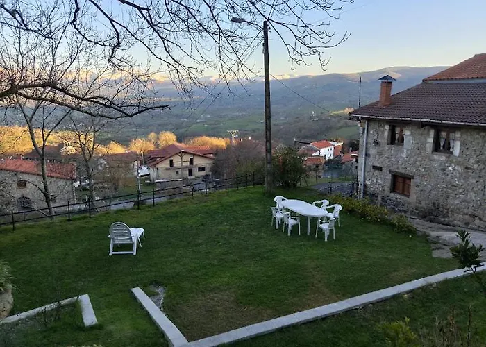 Casa Vacacional Valles Pasiegos * Sandonana